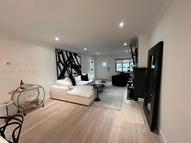 5173 Alton Rd, Miami Beach, FL 33140