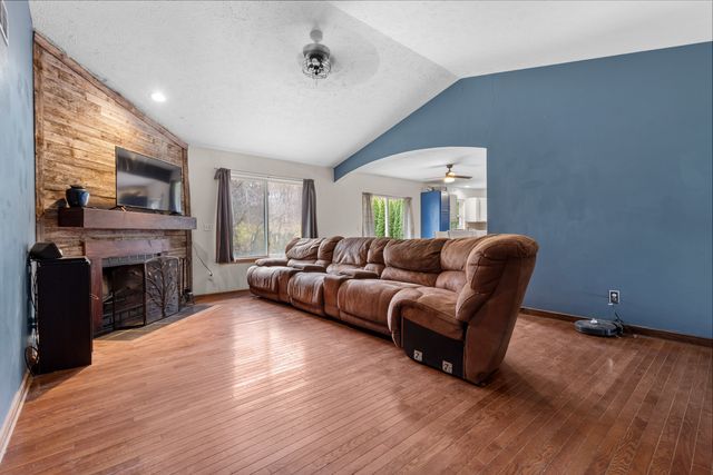 117 Drew Court, Poplar Grove, IL 61065