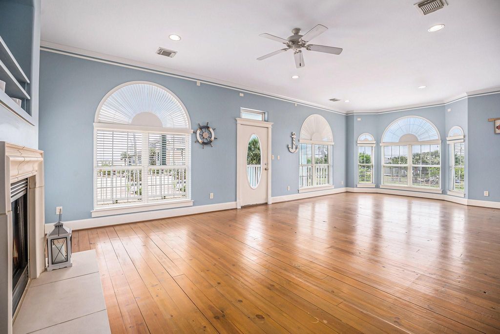 8407 Teichman Road, Galveston, TX 77554