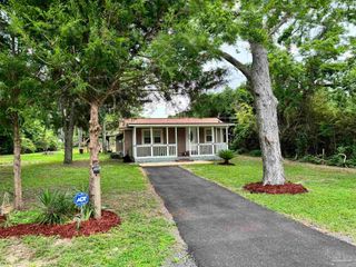 8680 Sharon Ln, Pensacola, FL 32534
