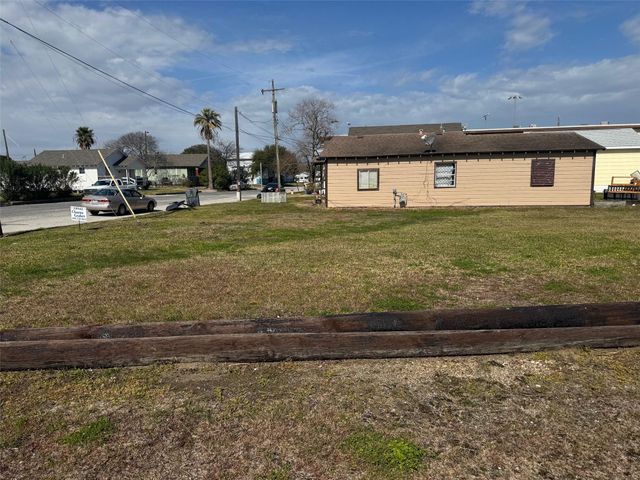 19-- 44th, Galveston, TX 77550