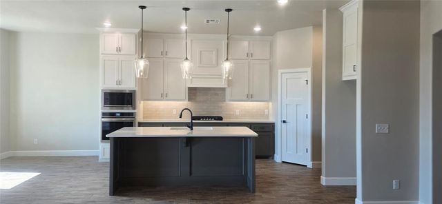1163 Wolf Creek Drive, Blanchard, OK 73010