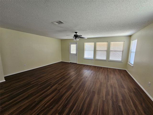 1205 Beeblossom Drive, Desoto, TX 75115