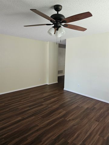 1205 Beeblossom Drive, Desoto, TX 75115