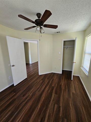 1205 Beeblossom Drive, Desoto, TX 75115
