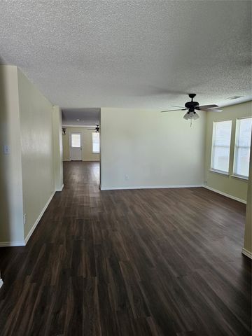 1205 Beeblossom Drive, Desoto, TX 75115