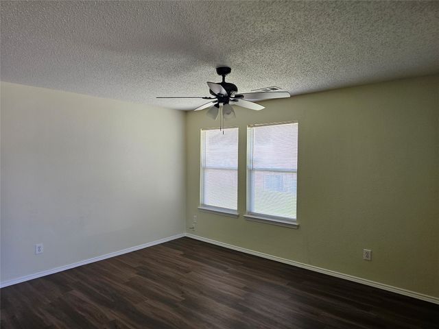 1205 Beeblossom Drive, Desoto, TX 75115