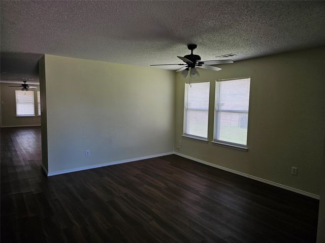 1205 Beeblossom Drive, Desoto, TX 75115
