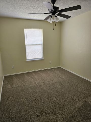 1205 Beeblossom Drive, Desoto, TX 75115