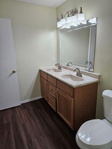 1205 Beeblossom Drive, Desoto, TX 75115