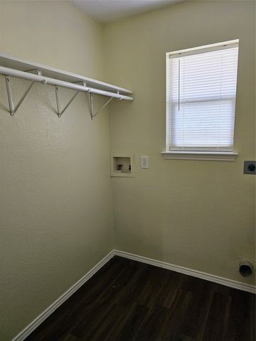 1205 Beeblossom Drive, Desoto, TX 75115