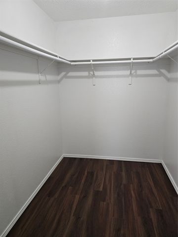 1205 Beeblossom Drive, Desoto, TX 75115