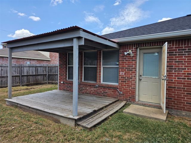 1205 Beeblossom Drive, Desoto, TX 75115