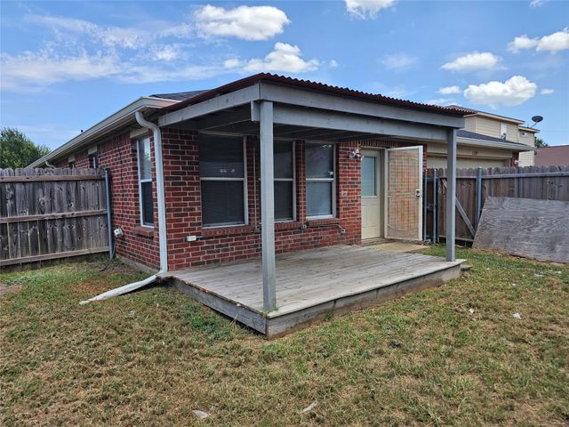 1205 Beeblossom Drive, Desoto, TX 75115