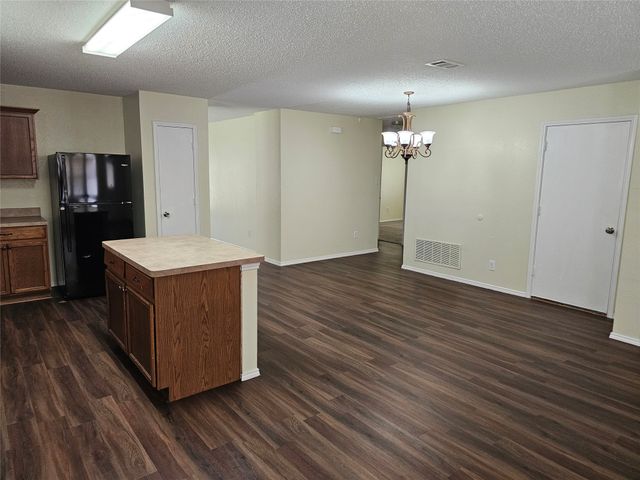 1205 Beeblossom Drive, Desoto, TX 75115