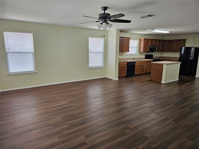 1205 Beeblossom Drive, Desoto, TX 75115