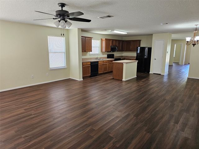 1205 Beeblossom Drive, Desoto, TX 75115