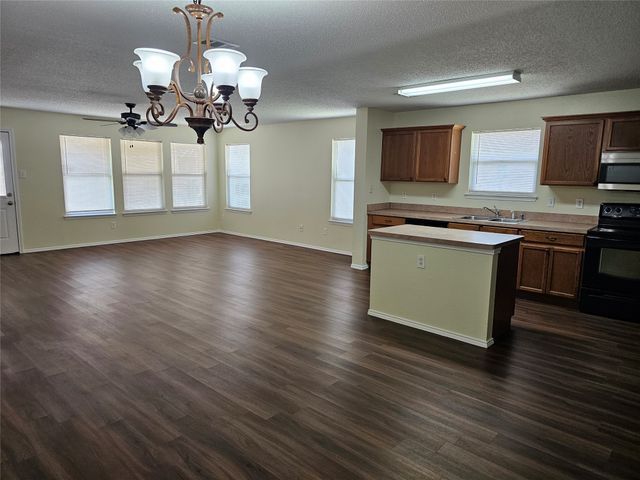 1205 Beeblossom Drive, Desoto, TX 75115