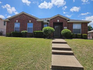 1205 Beeblossom Drive, Desoto, TX 75115