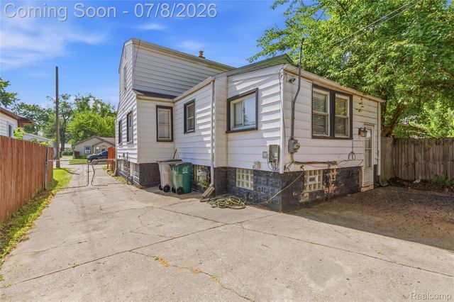 23074 Powell Avenue, Hazel Park, MI 48030