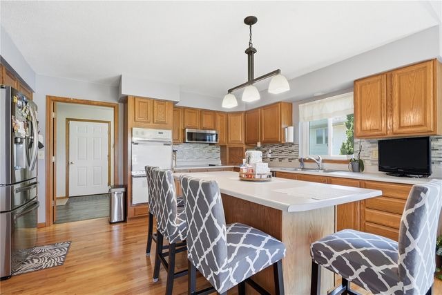 1940 48th Street Court, Marion, IA 52302