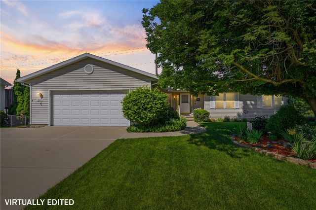 1940 48th Street Court, Marion, IA 52302