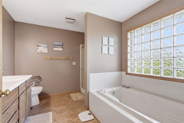 1940 48th Street Court, Marion, IA 52302