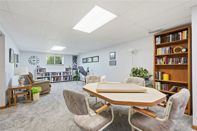 1940 48th Street Court, Marion, IA 52302