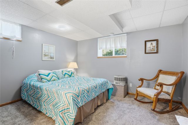 1940 48th Street Court, Marion, IA 52302