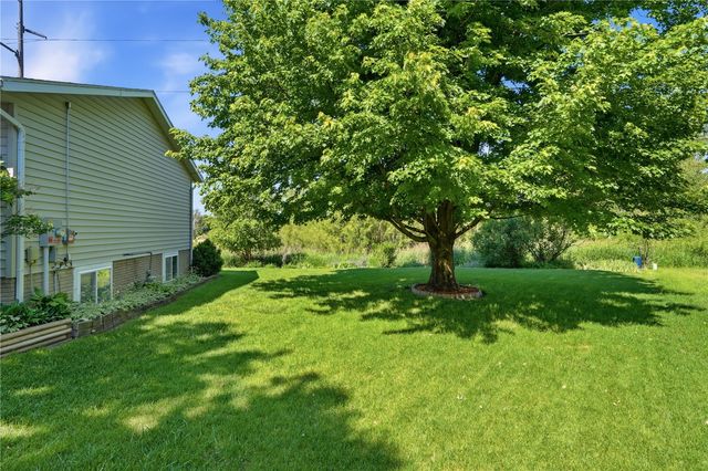 1940 48th Street Court, Marion, IA 52302