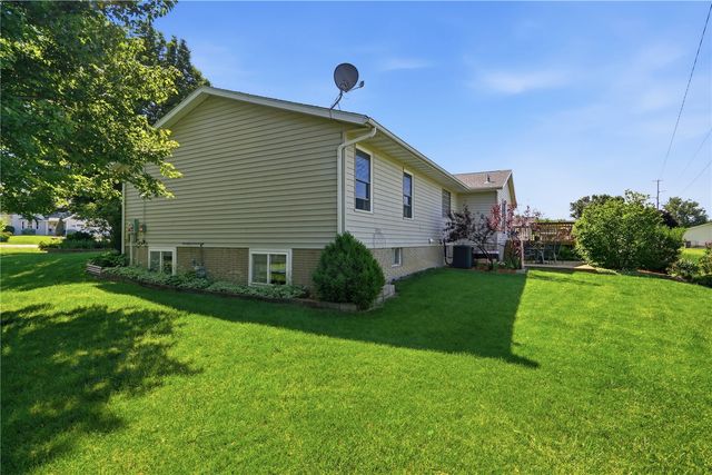 1940 48th Street Court, Marion, IA 52302
