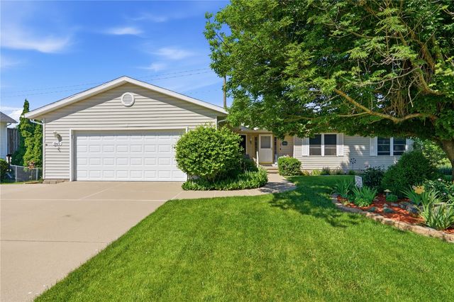 1940 48th Street Court, Marion, IA 52302
