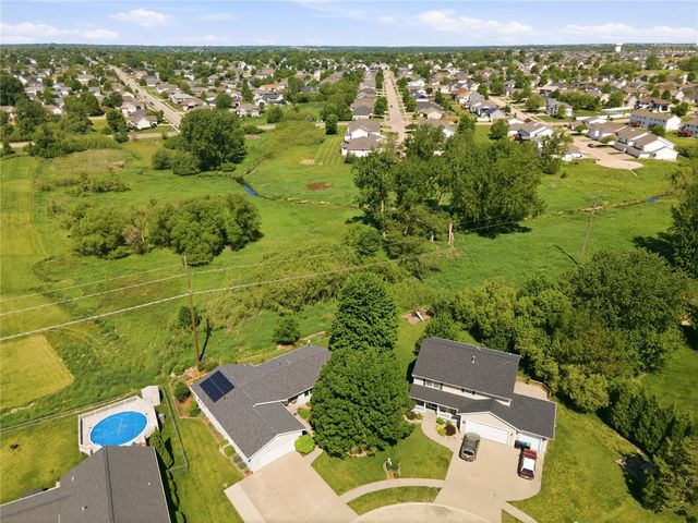 1940 48th Street Court, Marion, IA 52302