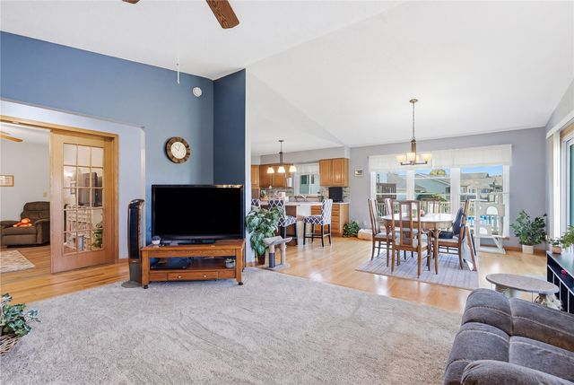 1940 48th Street Court, Marion, IA 52302