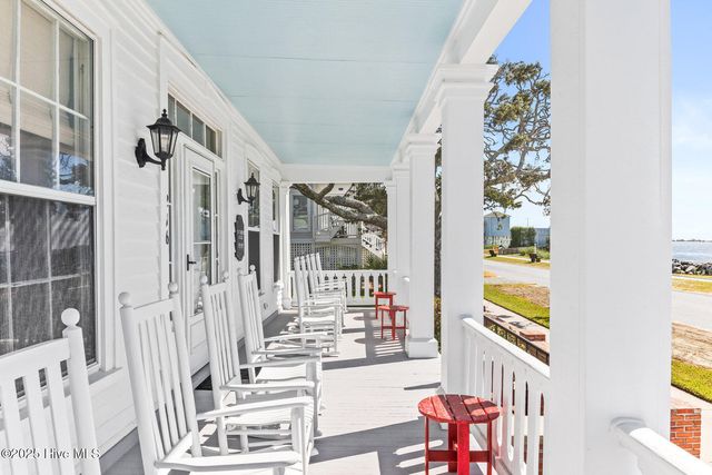 216 W Bay Street, Saint James, NC 28461