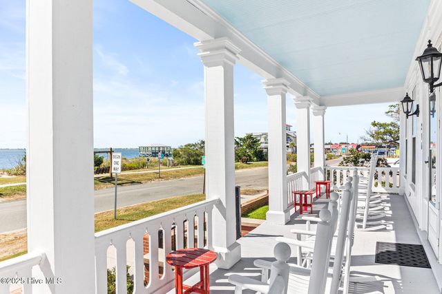 216 W Bay Street, Saint James, NC 28461