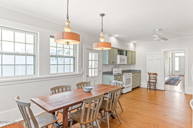 216 W Bay Street, Saint James, NC 28461