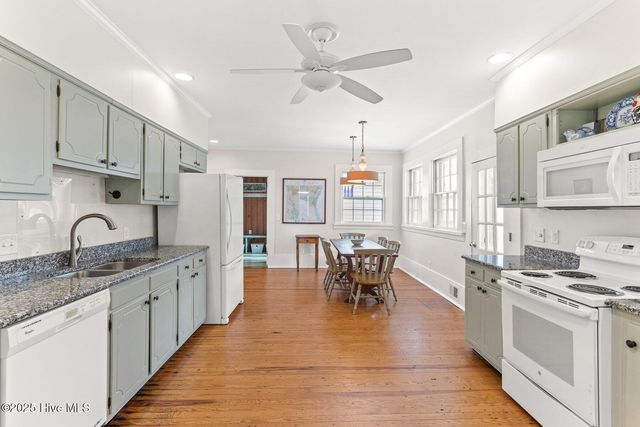 216 W Bay Street, Saint James, NC 28461