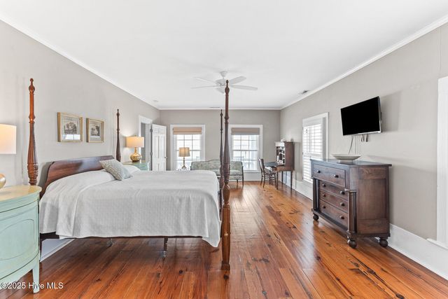 216 W Bay Street, Saint James, NC 28461