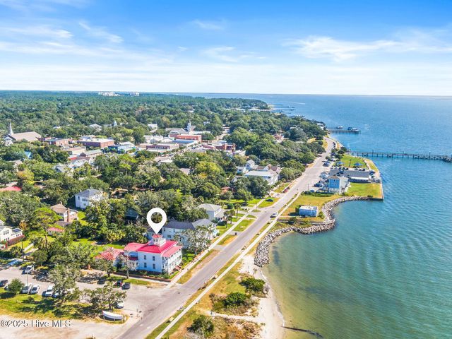 216 W Bay Street, Saint James, NC 28461