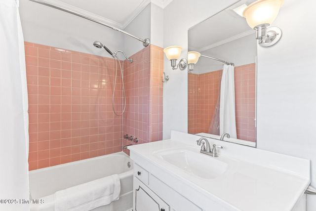 216 W Bay Street, Saint James, NC 28461