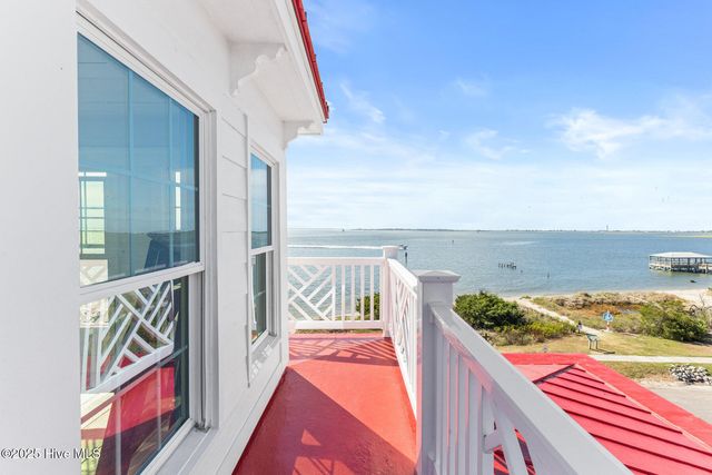 216 W Bay Street, Saint James, NC 28461