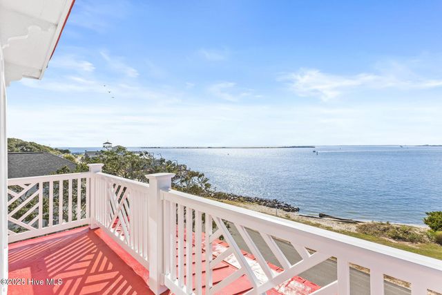 216 W Bay Street, Saint James, NC 28461