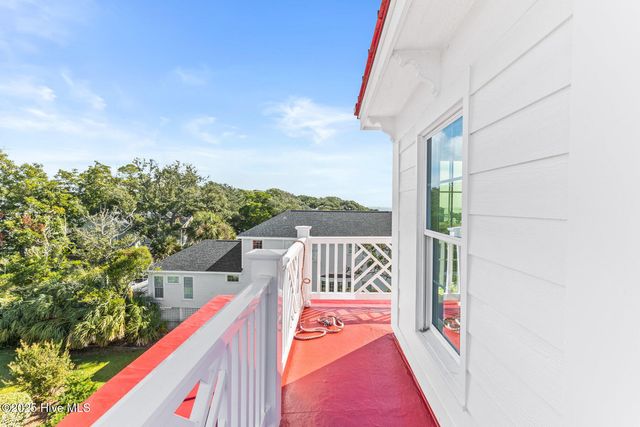 216 W Bay Street, Saint James, NC 28461