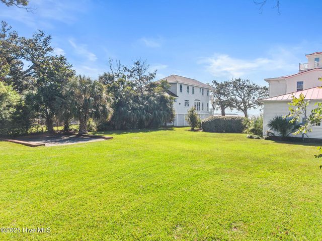 216 W Bay Street, Saint James, NC 28461