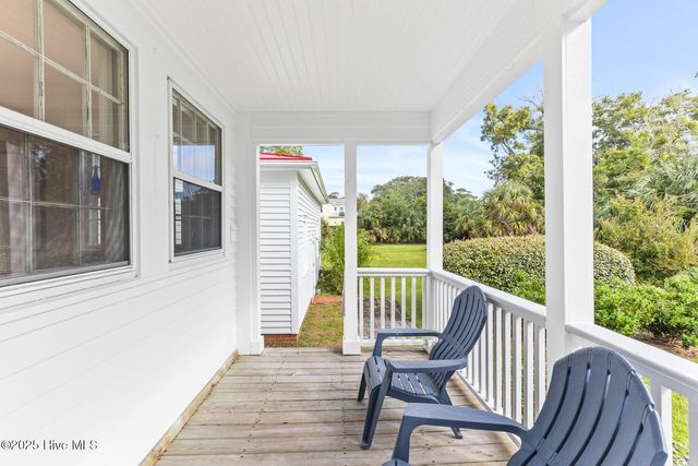 216 W Bay Street, Saint James, NC 28461