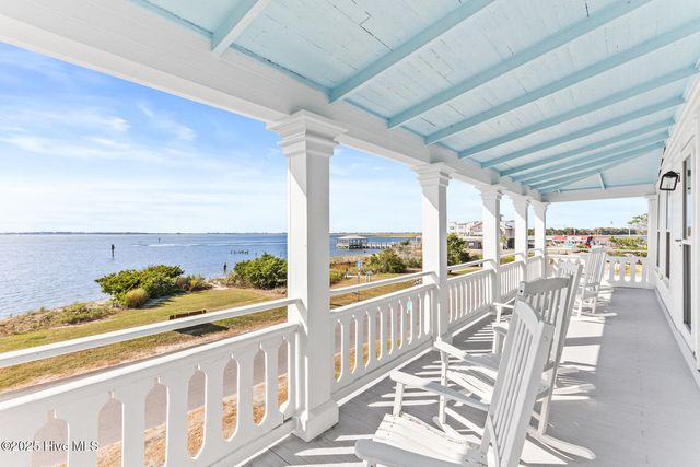 216 W Bay Street, Saint James, NC 28461