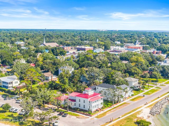 216 W Bay Street, Saint James, NC 28461