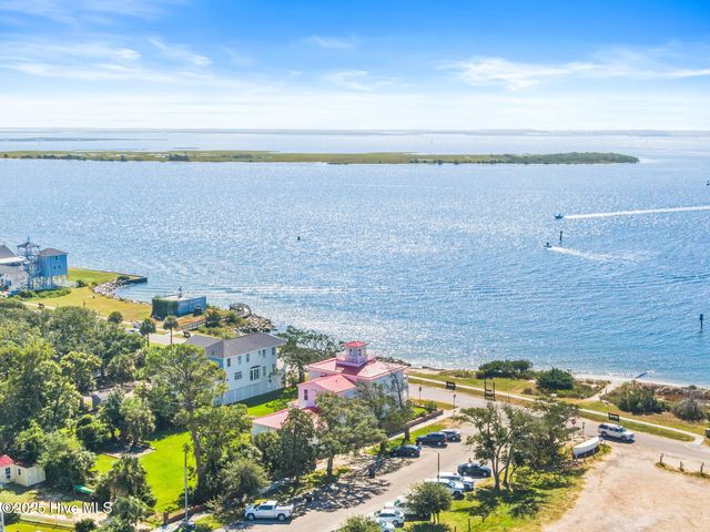 216 W Bay Street, Saint James, NC 28461