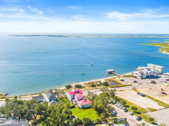 216 W Bay Street, Saint James, NC 28461